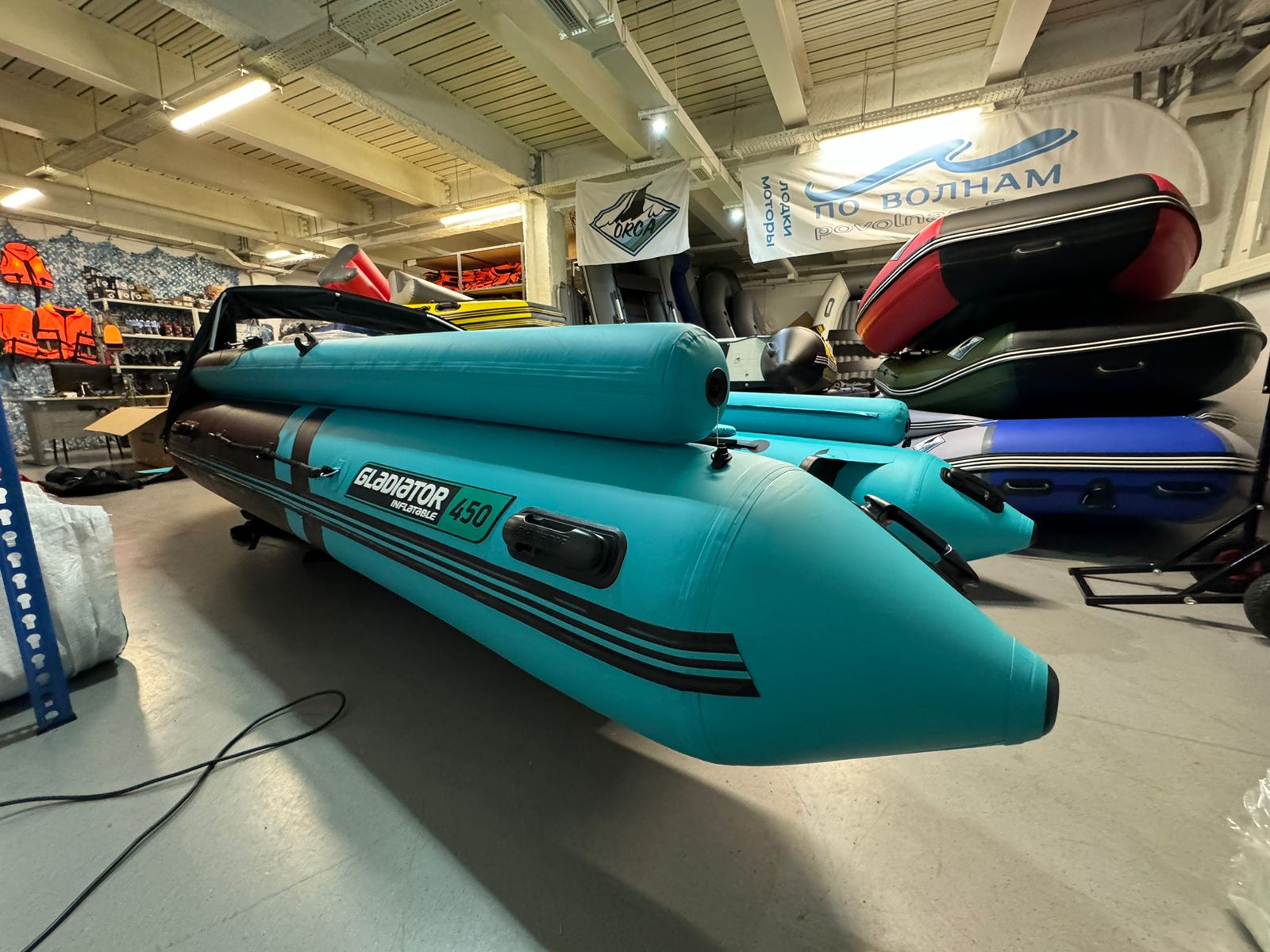 Лодка Gladiator E 420 X